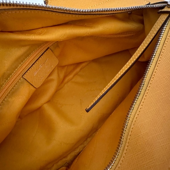 Salvatore Ferragamo summer satchel in great pre-owned condition - Picture 11 of 16